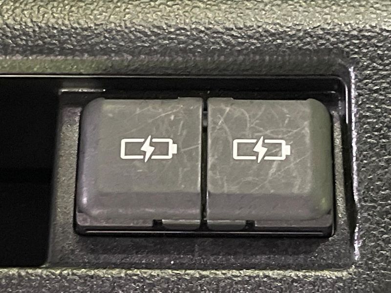 2024 Toyota Voxy 6BA-MZRA90W (UW-6a700802e8a6b)[23]