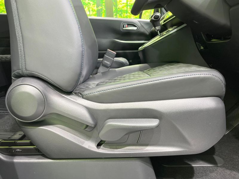 2024 Toyota Voxy 6BA-MZRA90W (UW-6a700802e8a6b)[11]