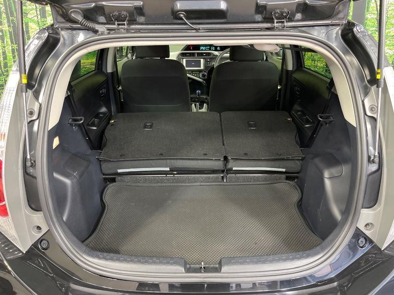 2013 Toyota Aqua DAA-NHP10 (UW-6a70080b5b0e2)[28]