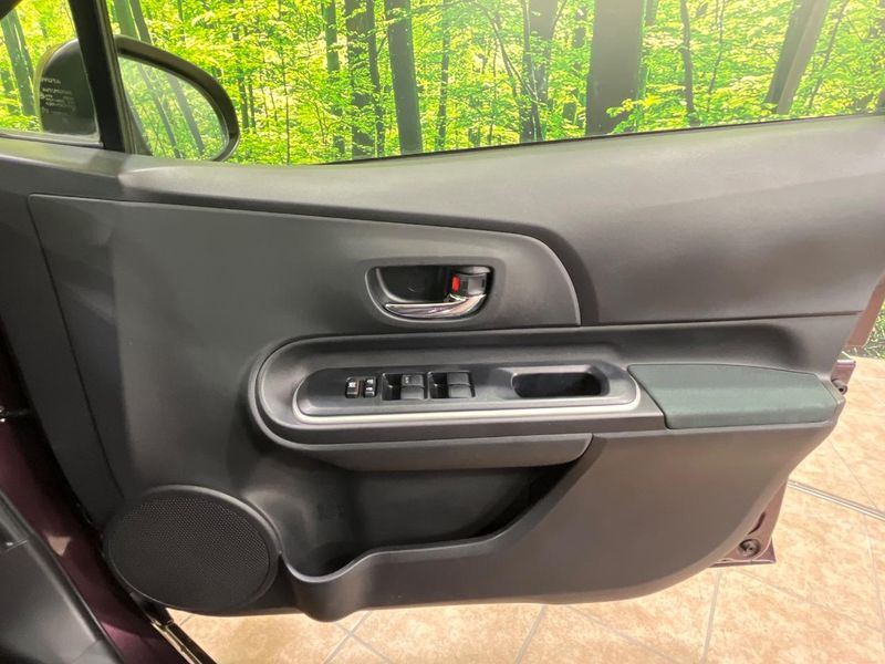 2014 Toyota Aqua DAA-NHP10 (UW-6a70080bde0be)[22]