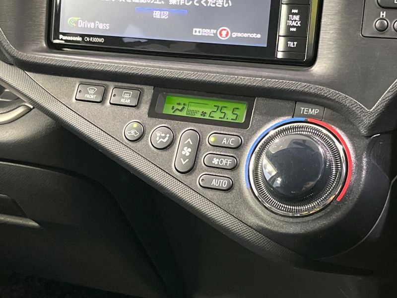 2014 Toyota Aqua DAA-NHP10 (UW-6a70080bde0be)[11]