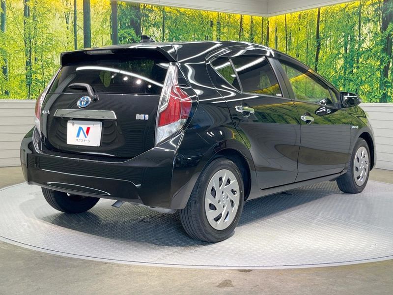 2016 Toyota Aqua DAA-NHP10 (UW-6a70081502e2c)[23]