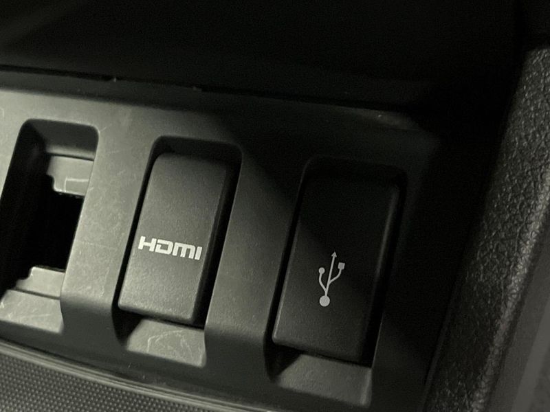 2016 Honda Vezel DAA-RU4 (UW-6a70084499733)[25]