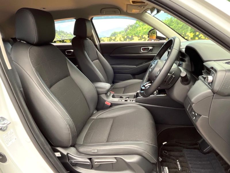2025 Honda Vezel 6AA-RV5 (UW-6a7008509b78b)[26]