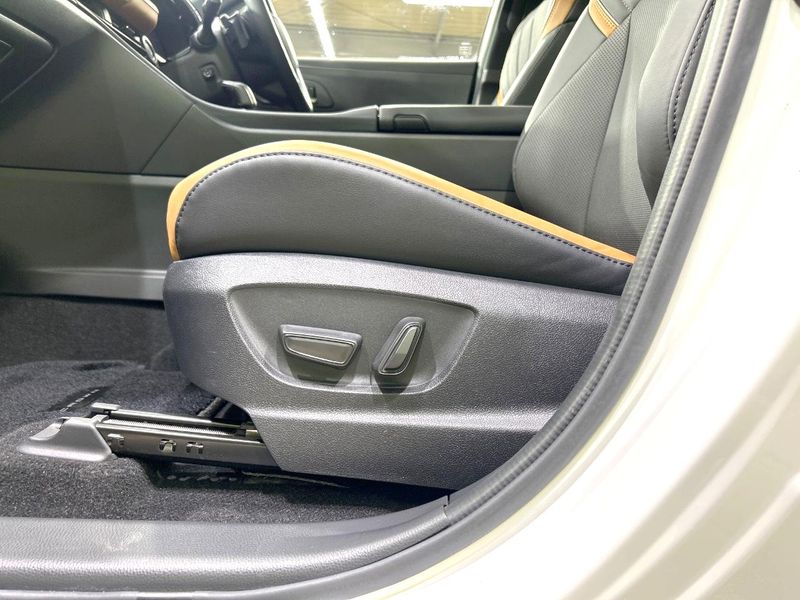 2022 Toyota Crown Crossover 5AA-TZSH35 (UW-6a700885e1b22)[14]