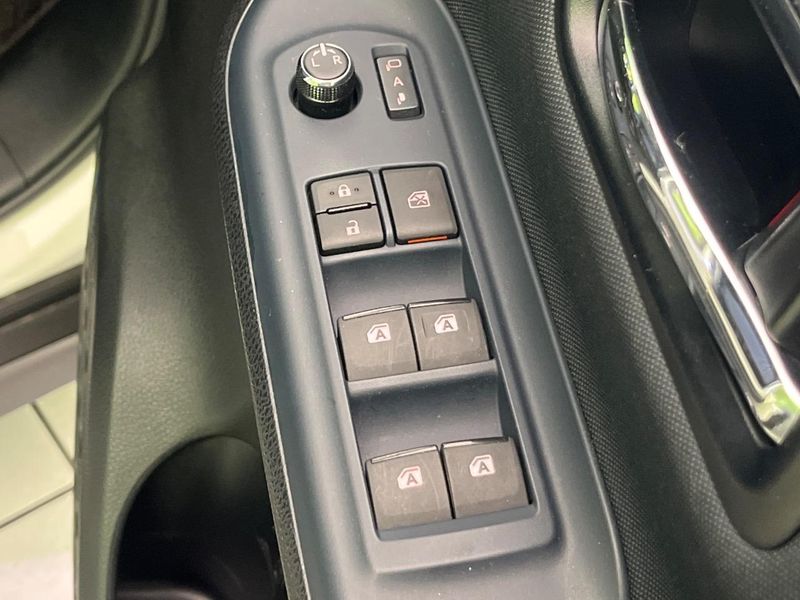 2016 Toyota Voxy DBA-ZRR80W (UW-6a7008c7618e5)[22]