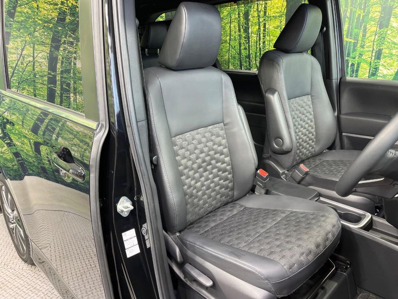 2023 Toyota Voxy 6AA-ZWR90W (UW-6a70090dc8b4c)[21]