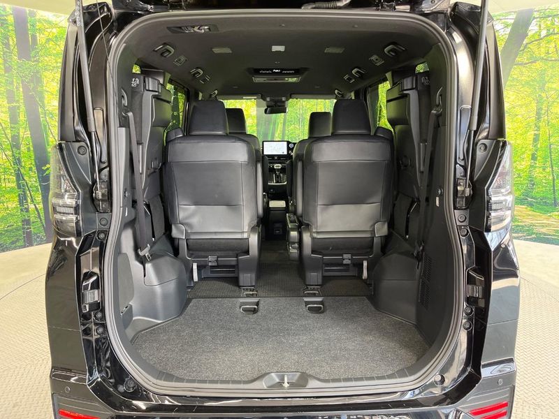 2023 Toyota Voxy 6AA-ZWR90W (UW-6a70090dc8b4c)[25]