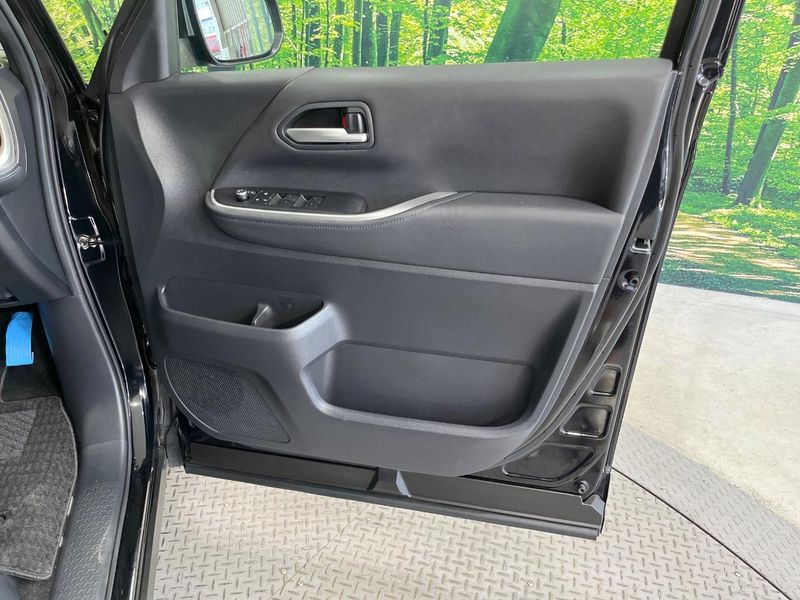 2023 Toyota Voxy 6AA-ZWR90W (UW-6a70090dc8b4c)[24]