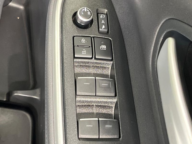 2023 Toyota Voxy 6AA-ZWR90W (UW-6a70090dc8b4c)[5]