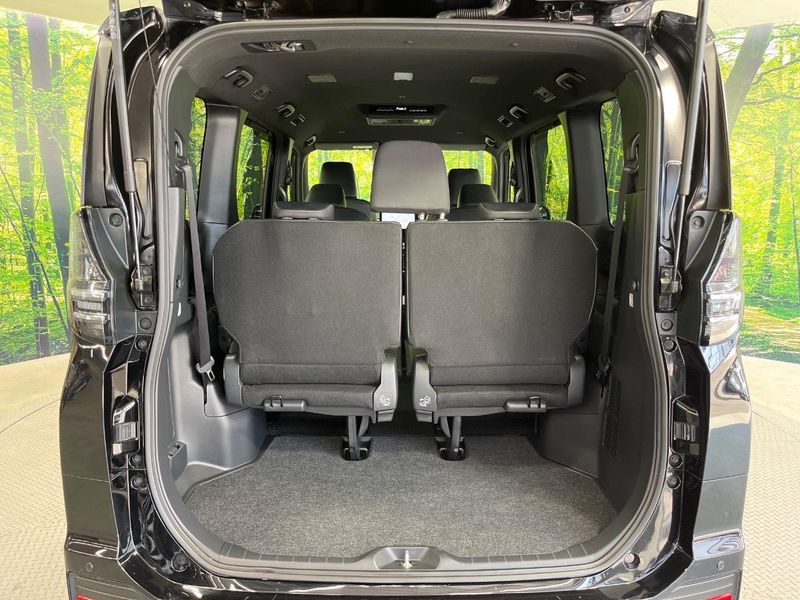 2023 Toyota Voxy 6AA-ZWR90W (UW-6a70090dc8b4c)[26]
