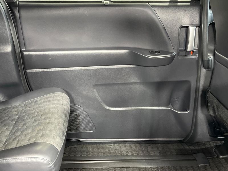 2023 Toyota Voxy 6AA-ZWR90W (UW-6a70090dc8b4c)[23]