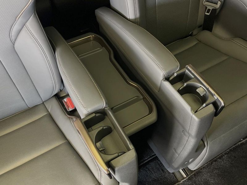 2025 Toyota Alphard 3BA-AGH40W (UW-6a7156b699727)[11]
