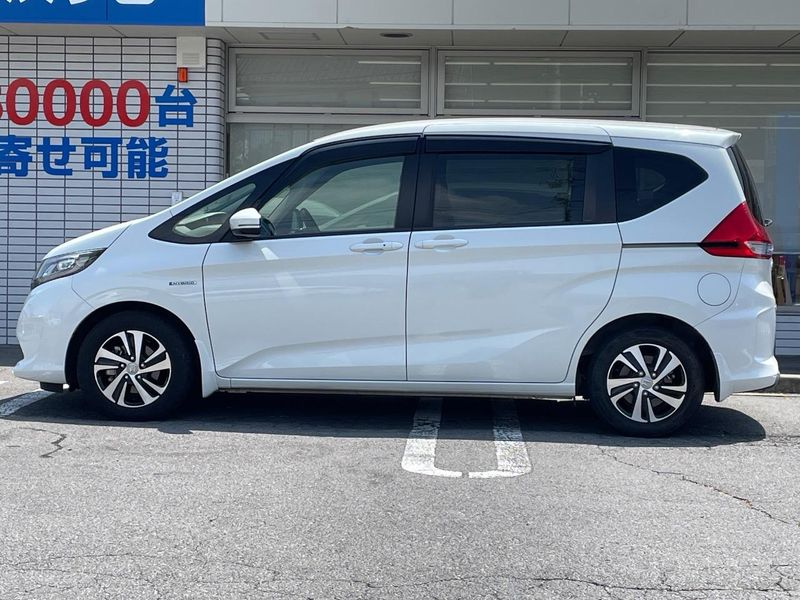 2017 Honda Freed Plus Hybrid DAA-GB7 (UW-6a71576c8d17e)[4]