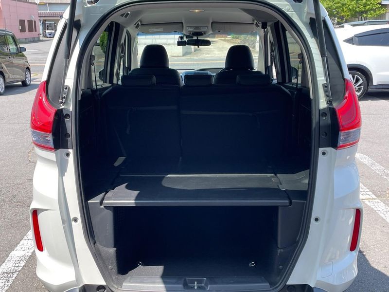 2017 Honda Freed Plus Hybrid DAA-GB7 (UW-6a71576c8d17e)[25]