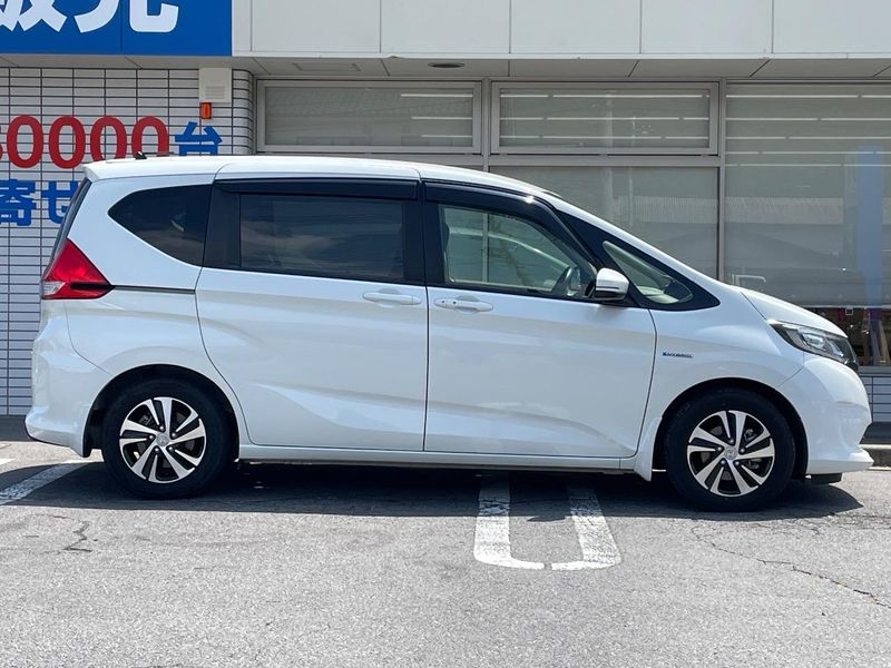 2017 Honda Freed Plus Hybrid DAA-GB7 (UW-6a71576c8d17e)[8]