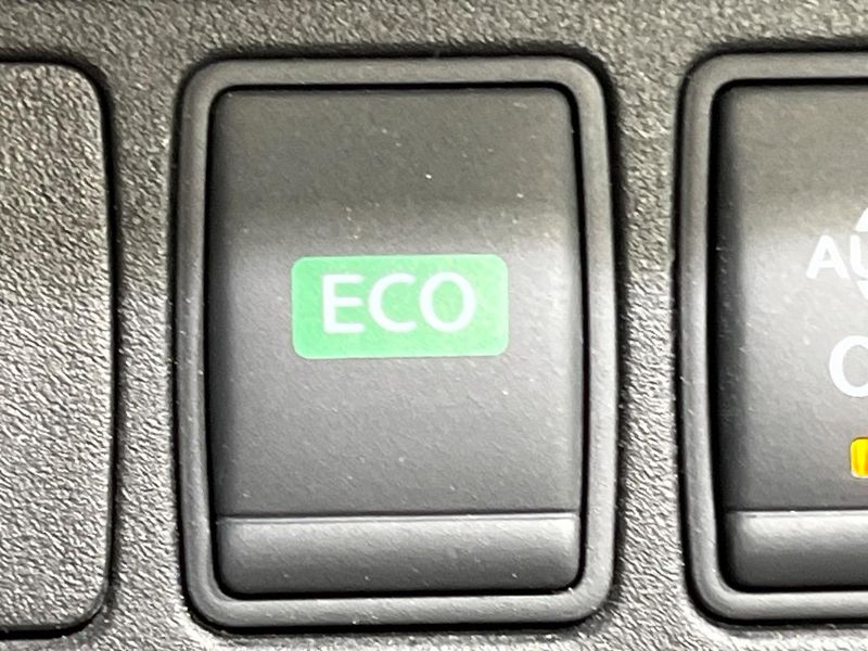 2016 Nissan Serena DAA-GFC27 (UW-6a71577b7815b)[25]