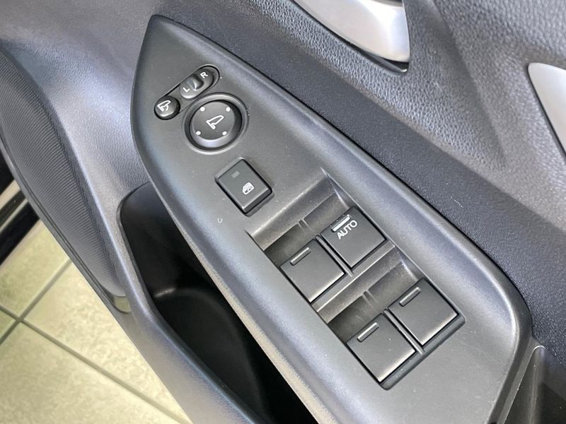 2015 Honda Fit Hybrid DAA-GP5 (UW-6a71579577773)[22]