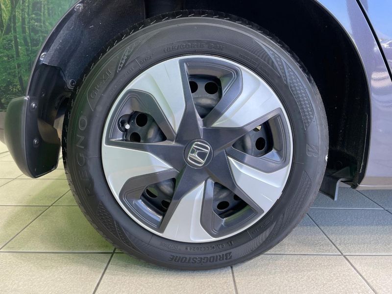2015 Honda Fit Hybrid DAA-GP5 (UW-6a71579577773)[28]