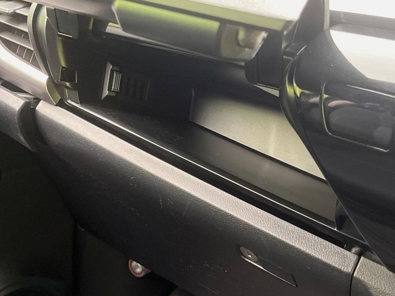 2021 Toyota Hilux 3DF-GUN125 (UW-6a7157b18390d)[14]