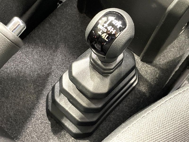 2019 Suzuki Jimny 3BA-JB64W (UW-6a7157e5e6e54)[19]
