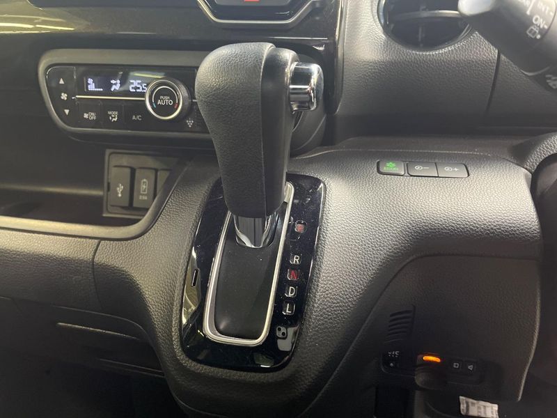 2018 Honda N-BOX CUSTOM DBA-JF3 (UW-6a71580a761e6)[7]