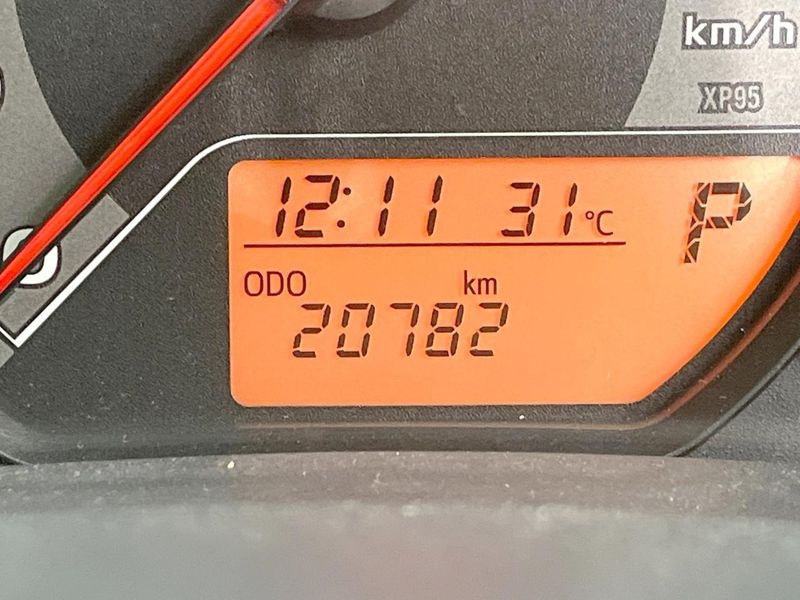 2015 Toyota Vitz DBA-KSP130 (UW-6a71586b51ea7)[2]
