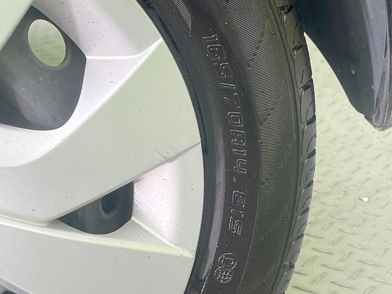 2015 Toyota Vitz DBA-KSP130 (UW-6a71586b51ea7)[11]