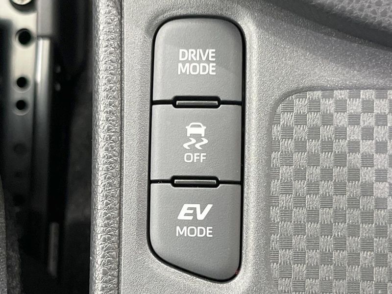 2025 Toyota Yaris Cross 6AA-MXPJ10 (UW-6a715964ee91f)[20]
