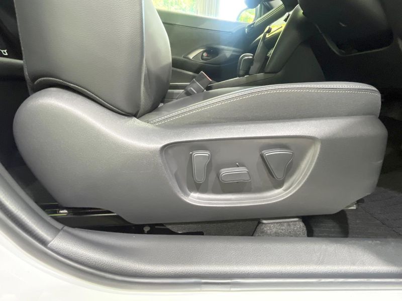 2025 Toyota Yaris Cross 6AA-MXPJ10 (UW-6a715964ee91f)[13]