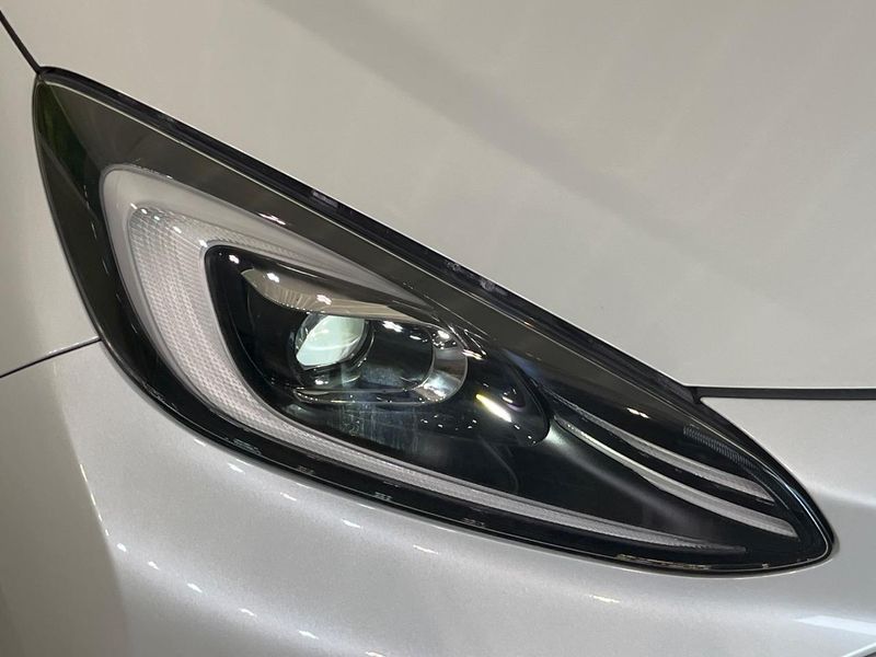 2022 Toyota Aqua 6AA-MXPK11 (UW-6a715968ea72f)[17]