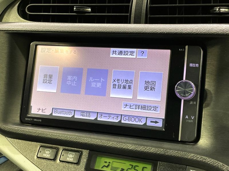 2014 Toyota Aqua DAA-NHP10 (UW-6a71599fec8a3)[24]