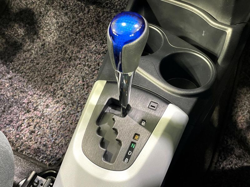 2014 Toyota Aqua DAA-NHP10 (UW-6a71599fec8a3)[28]