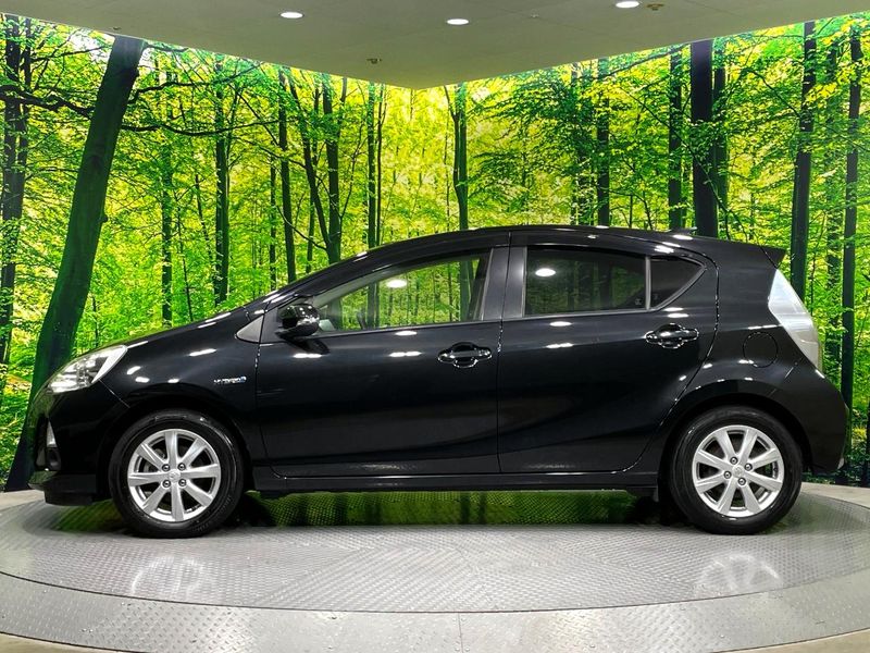 2014 Toyota Aqua DAA-NHP10 (UW-6a71599fec8a3)[6]