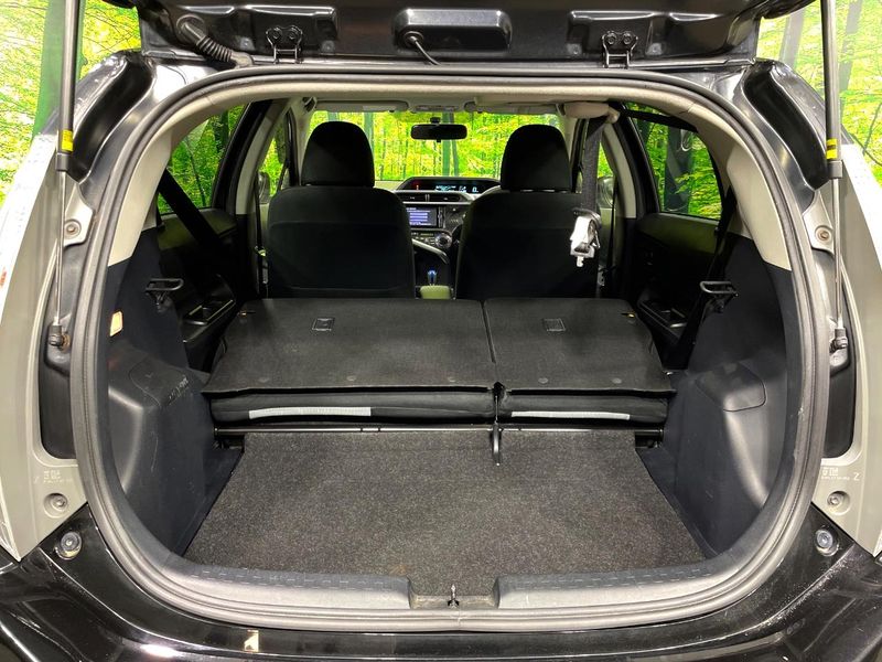 2014 Toyota Aqua DAA-NHP10 (UW-6a71599fec8a3)[16]