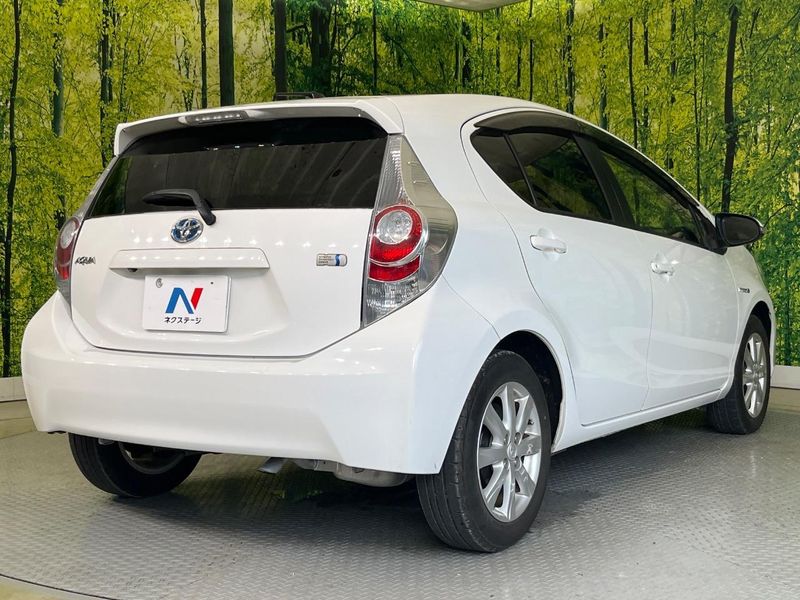 2014 Toyota Aqua DAA-NHP10 (UW-6a7159a65f695)[10]