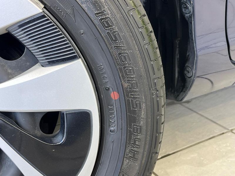 2019 Toyota Aqua DAA-NHP10 (UW-6a7159af7ece3)[5]