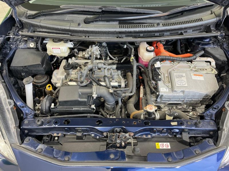 2019 Toyota Aqua DAA-NHP10 (UW-6a7159af7ece3)[12]