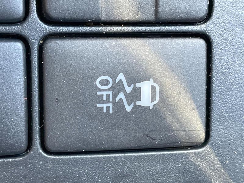 2018 Toyota Vitz DAA-NHP130 (UW-6a7159b11f9d8)[28]