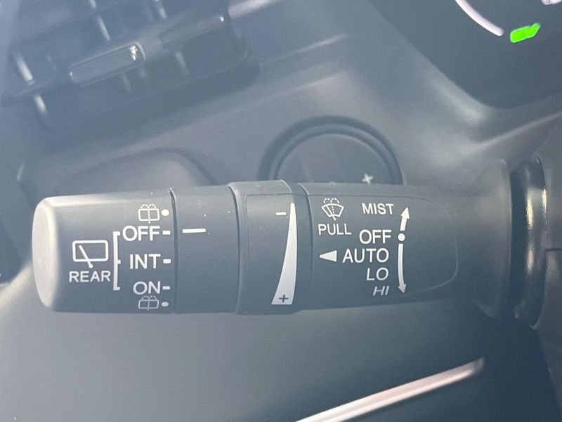2024 Honda Vezel 6AA-RV5 (UW-6a7159e8bf19d)[8]