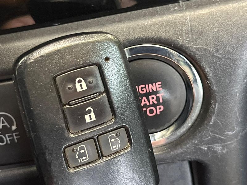 2017 Toyota Voxy DBA-ZRR80W (UW-6a715a69ee183)[19]