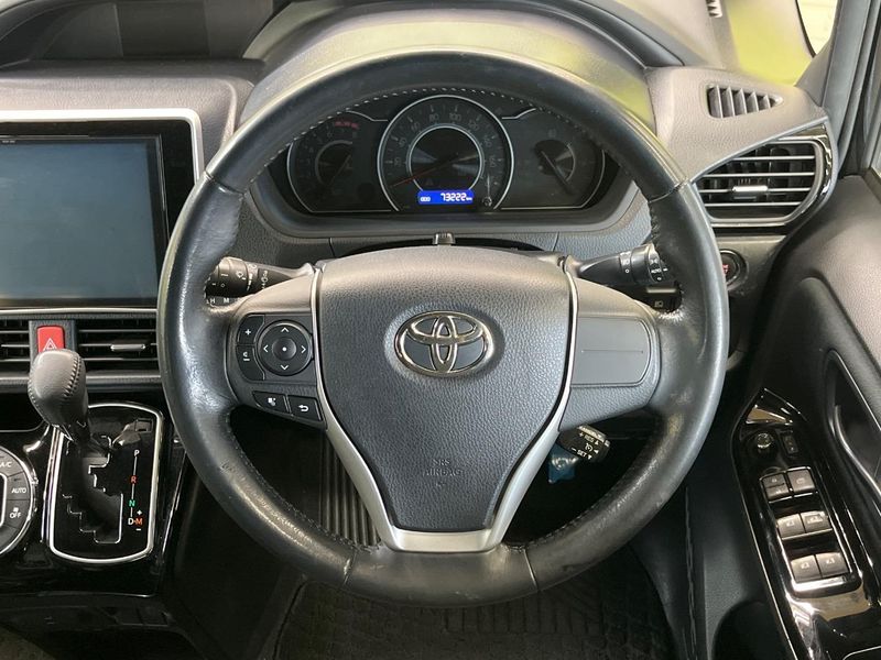 2017 Toyota Voxy DBA-ZRR80W (UW-6a715a69ee183)[16]