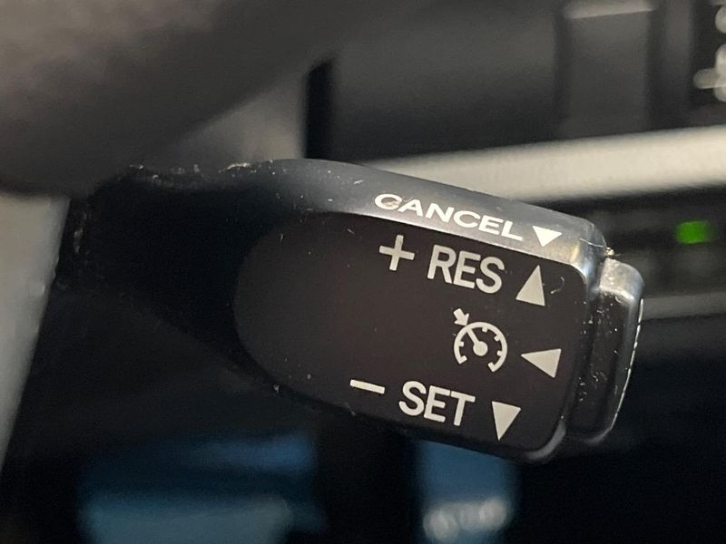 2017 Toyota Voxy DBA-ZRR80W (UW-6a715a69ee183)[26]