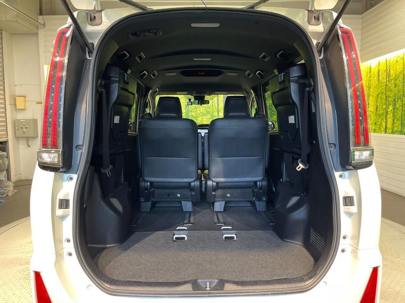 2018 Toyota Noah DBA-ZRR80W (UW-6a715a6ac6df3)[14]