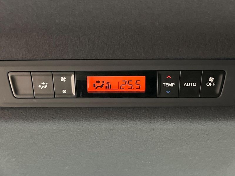 2018 Toyota Noah DBA-ZRR80W (UW-6a715a6ac6df3)[20]