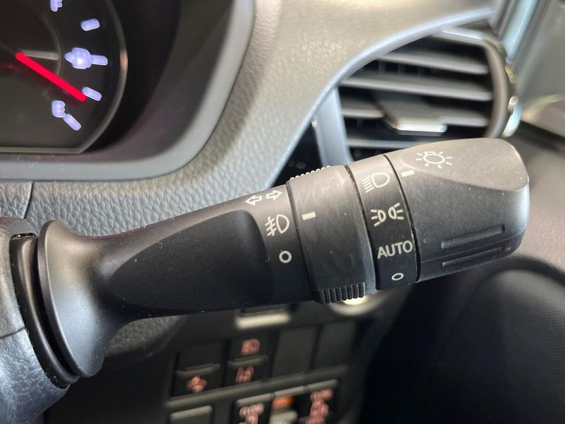 2018 Toyota Voxy DBA-ZRR80W (UW-6a715a6ad7365)[26]
