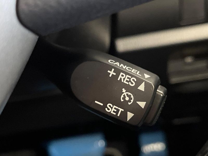 2018 Toyota Voxy DBA-ZRR80W (UW-6a715a6ad7365)[28]