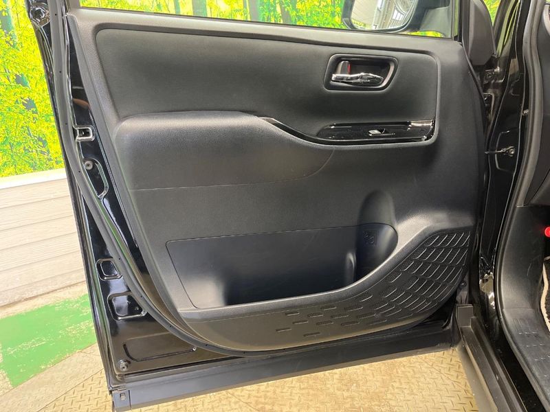 2018 Toyota Voxy DBA-ZRR80W (UW-6a715a6ad7365)[5]
