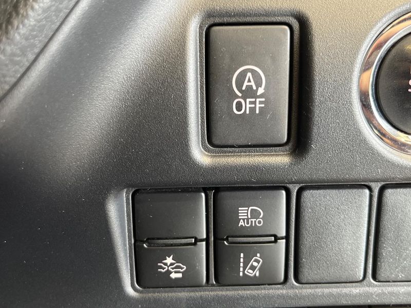 2018 Toyota Voxy DBA-ZRR80W (UW-6a715a6ad7365)[23]