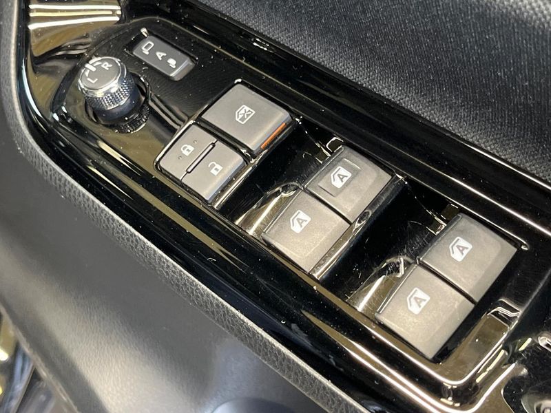 2018 Toyota Voxy DBA-ZRR80W (UW-6a715a6ad7365)[20]